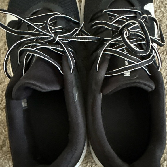 Nike Women Black and White Athletic Shoes - Picture 2 of 5